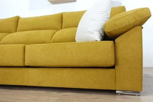 Sofá amarillo